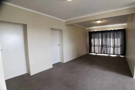 Photo of property in 67 Lincoln Park Avenue, Massey, Auckland, 0614