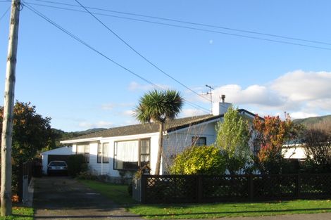 Photo of property in 32 Karamu Crescent, Wainuiomata, Lower Hutt, 5014