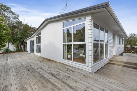Photo of property in 25 Marsh Avenue, Forrest Hill, Auckland, 0620