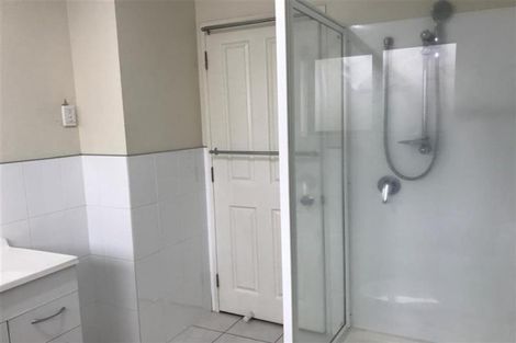 Photo of property in 4 Glenveagh Park Drive, Manurewa, Auckland, 2102