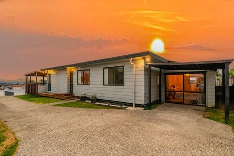 Photo of property in 2/39 Templeton Place, Clendon Park, Auckland, 2103