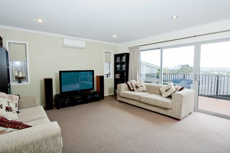 Photo of property in 118a Sunset Road, Unsworth Heights, Auckland, 0632