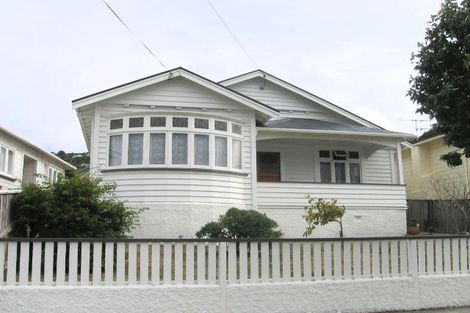Photo of property in 39 Palm Avenue, Lyall Bay, Wellington, 6022