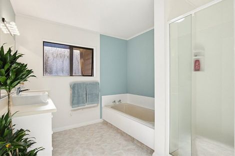 Photo of property in 11 Ramphal Terrace, Khandallah, Wellington, 6035