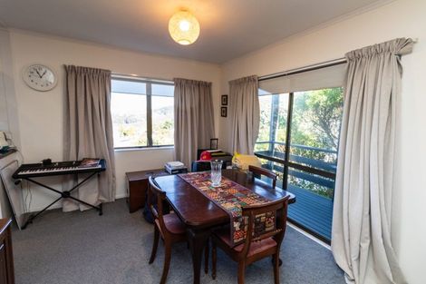 Photo of property in 6 Sasanqua Way, Crofton Downs, Wellington, 6035