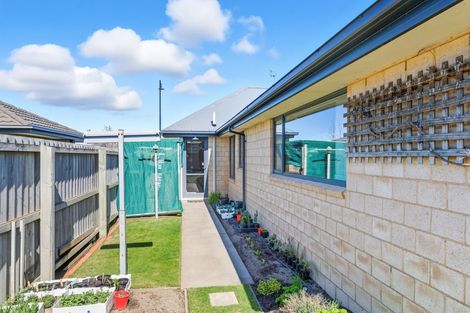 Photo of property in 87 Rannoch Drive, Broomfield, Christchurch, 8042