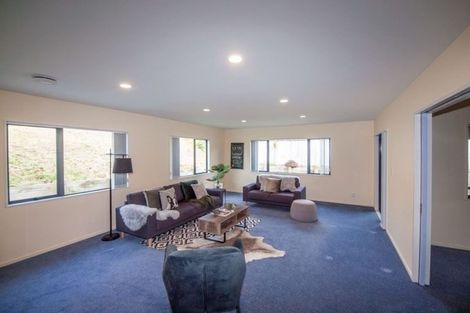 Photo of property in 33 Amesbury Drive, Churton Park, Wellington, 6037