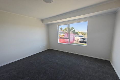 Photo of property in 20 Jumento Place, Unsworth Heights, Auckland, 0632