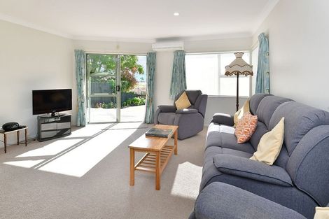 Photo of property in 2/28 Awaroa Road, Helensville, 0800