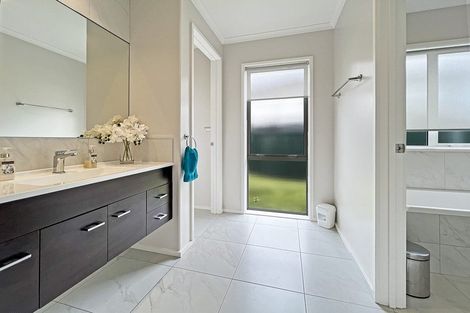 Photo of property in 65 Capriana Drive, Karaka, Papakura, 2113