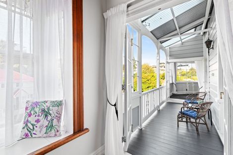 Photo of property in 32 Milton Road, Bluff Hill, Napier, 4110