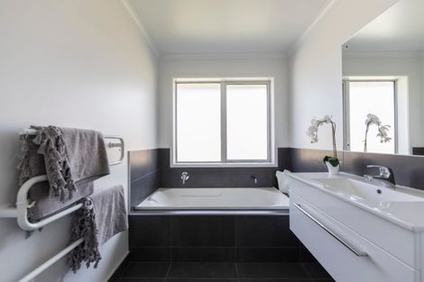 Photo of property in 8 Tawhiti Road, Pukekohe, 2120