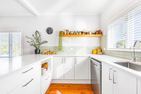 Photo of property in 41 Parker Avenue, New Lynn, Auckland, 0600