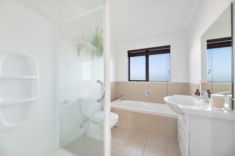 Photo of property in 230b Sturges Road, Henderson, Auckland, 0612