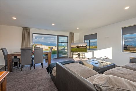 Photo of property in 30 Macdonald Heights, Feilding, 4702