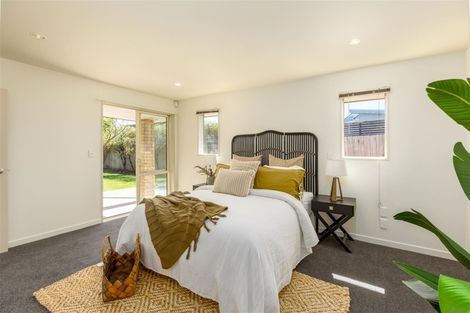 Photo of property in 21 Linkwater Way, Parklands, Christchurch, 8083