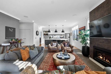 Photo of property in 12 Autere Street, Strandon, New Plymouth, 4312