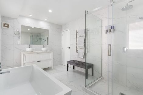 Photo of property in 2/33 Parr Terrace, Castor Bay, Auckland, 0620