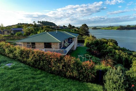 Photo of property in 16 Kotare Crescent, Pahi, Paparoa, 0571