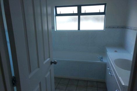 Photo of property in 230 Kilkenny Drive, East Tamaki Heights, Auckland, 2016