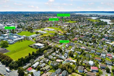 Photo of property in 19 Lynwood Road, New Lynn, Auckland, 0600