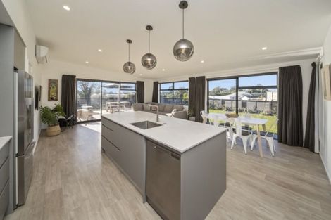 Photo of property in 2 Piper Way, Glen Avon, New Plymouth, 4312