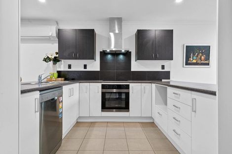 Photo of property in 27 The Track, Takanini, 2112