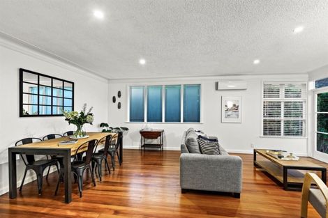 Photo of property in 1/15 Stratford Avenue, Milford, Auckland, 0620