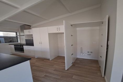 Photo of property in 62 Seaview Road, Marfell, New Plymouth, 4310