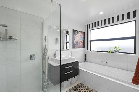 Photo of property in 3 Aderman Place, Hurworth, New Plymouth, 4310