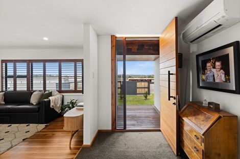 Photo of property in 62 Meeanee Quay, Westshore, Napier, 4110