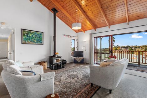 Photo of property in 38 Waipuna Grove, Welcome Bay, Tauranga, 3112
