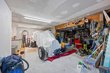 Photo of property in 6 Kerry Dell, Cockle Bay, Auckland, 2014