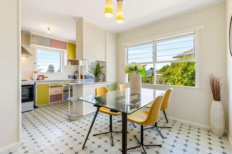 Photo of property in 15 Murray Road, Te Atatu Peninsula, Auckland, 0610