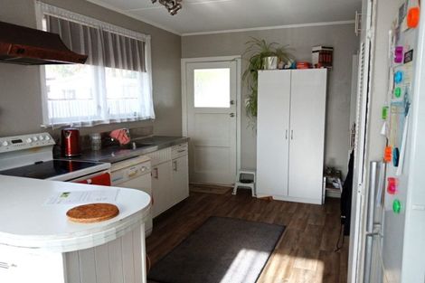 Photo of property in 5 Prestige Place, Maoribank, Upper Hutt, 5018