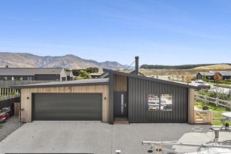 Photo of property in 3 Mount Prospect Lane, Wanaka, 9305