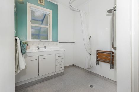 Photo of property in 1 Marere Avenue, Paraparaumu, 5032