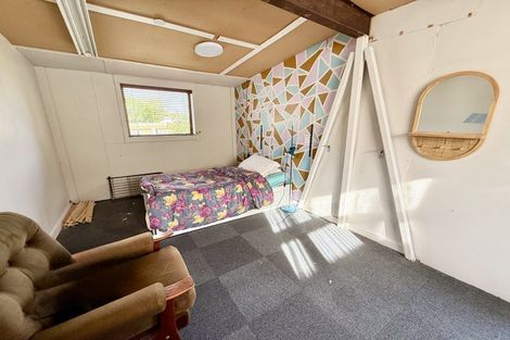 Photo of property in 5 Johnston Grove, Taita, Lower Hutt, 5011