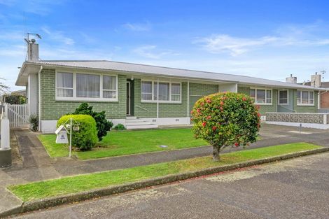 Photo of property in 43 Karaka Crescent, Levin, 5510