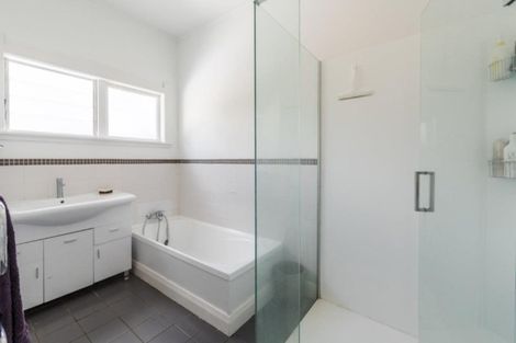 Photo of property in 53 Woodglen Road, Glen Eden, Auckland, 0602