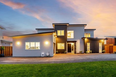 Photo of property in 3 Okataina Way, Aotea, Porirua, 5024