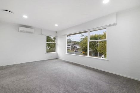 Photo of property in 33 Claverdon Drive, Massey, Auckland, 0614