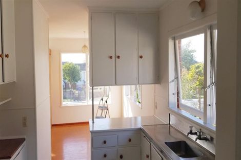 Photo of property in 12 Mickle Street, Te Atatu South, Auckland, 0610