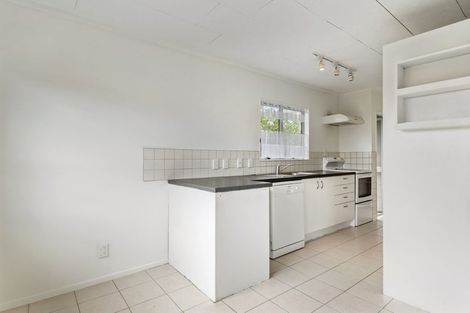 Photo of property in 2/8 Helena Street, Massey, Auckland, 0614