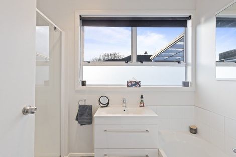 Photo of property in 25a Paynters Avenue, Strandon, New Plymouth, 4312