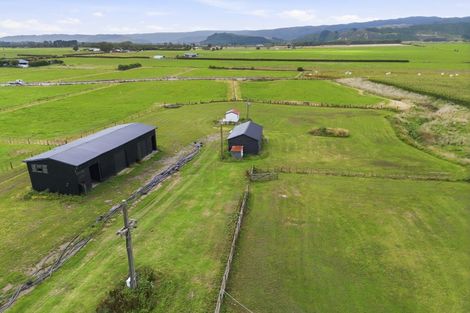 Photo of property in 225 Kuku Beach Road, Kuku, Levin, 5570