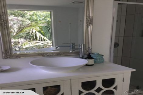 Photo of property in 121 Seaview Road, Piha, New Lynn, 0772