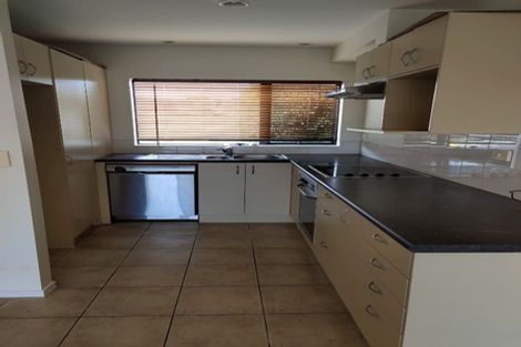 Photo of property in 25 Spalding Rise, Golflands, Auckland, 2013