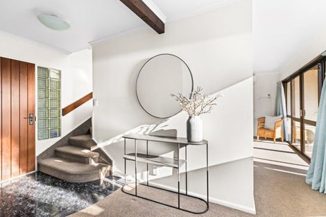 Photo of property in 21 Denholm Road, Hospital Hill, Napier, 4110