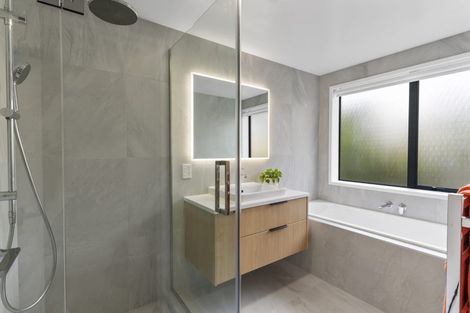 Photo of property in 32 Currell Way, Somerville, Auckland, 2014